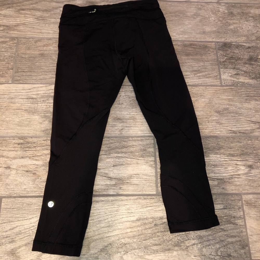 Lululemon size 4 black crop pants